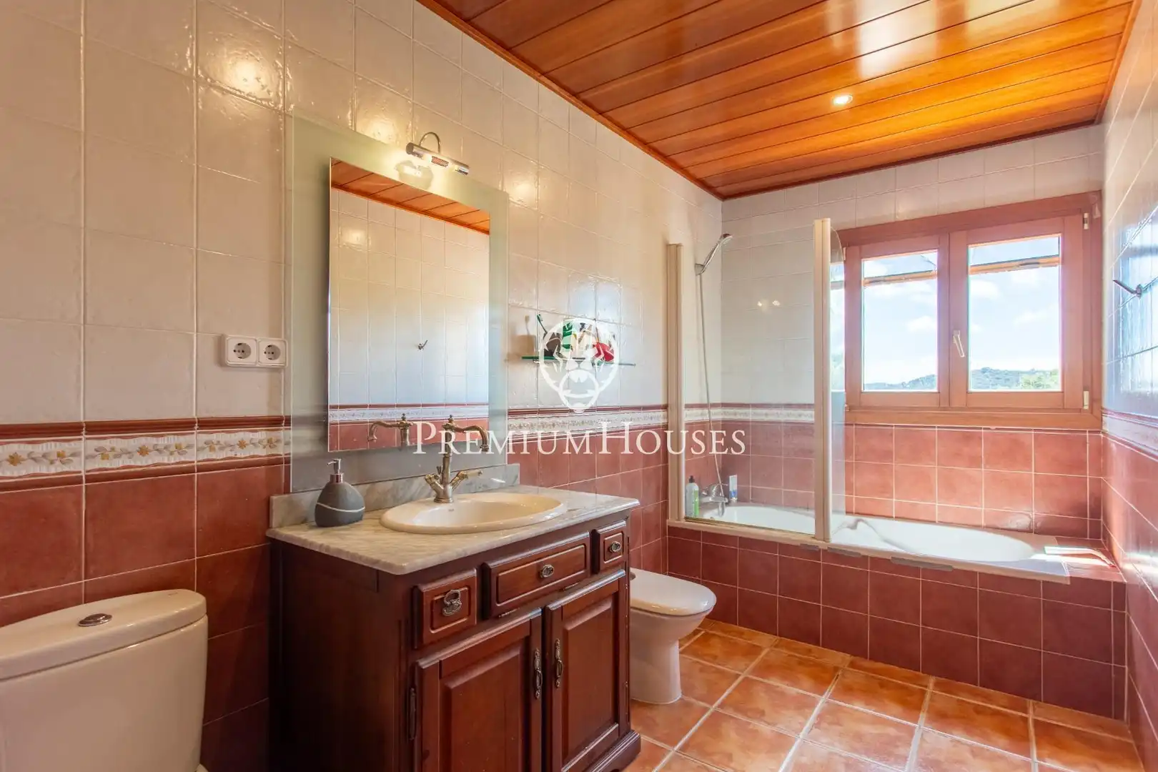 Baño de Finca rústica en venta en Sant Iscle de Vallalta con Calefacción, Jardín privado y Terraza