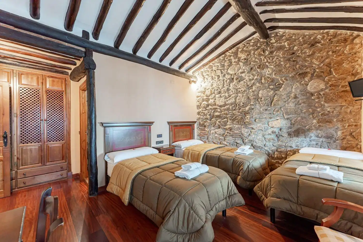 Dormitori de Finca rústica en venda en Candelario amb Calefacció, Jardí privat i Terrassa
