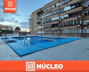 Piscina de Apartament en venda en Torrevieja amb Moblat, Rentadora i Microones