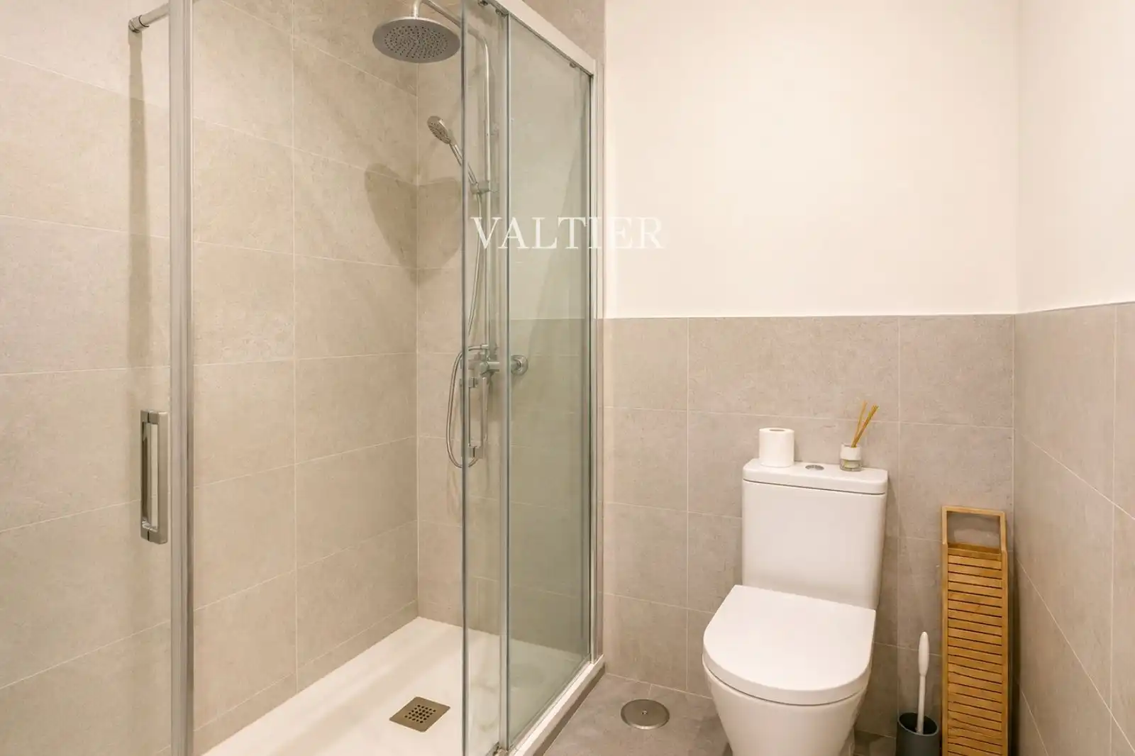 Baño de Piso de alquiler en Madrid con Aire acondicionado, Terraza y Amueblado