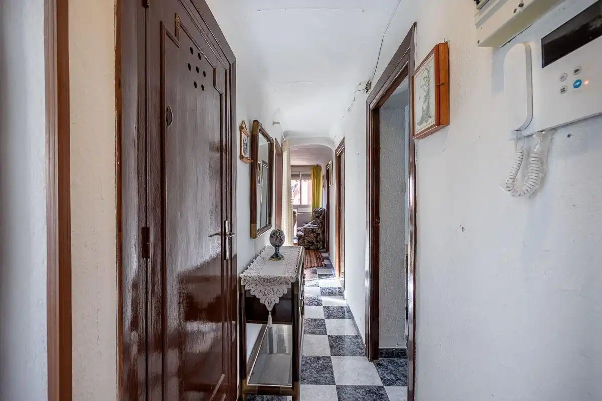 Piso en venta en Granada con Balcón