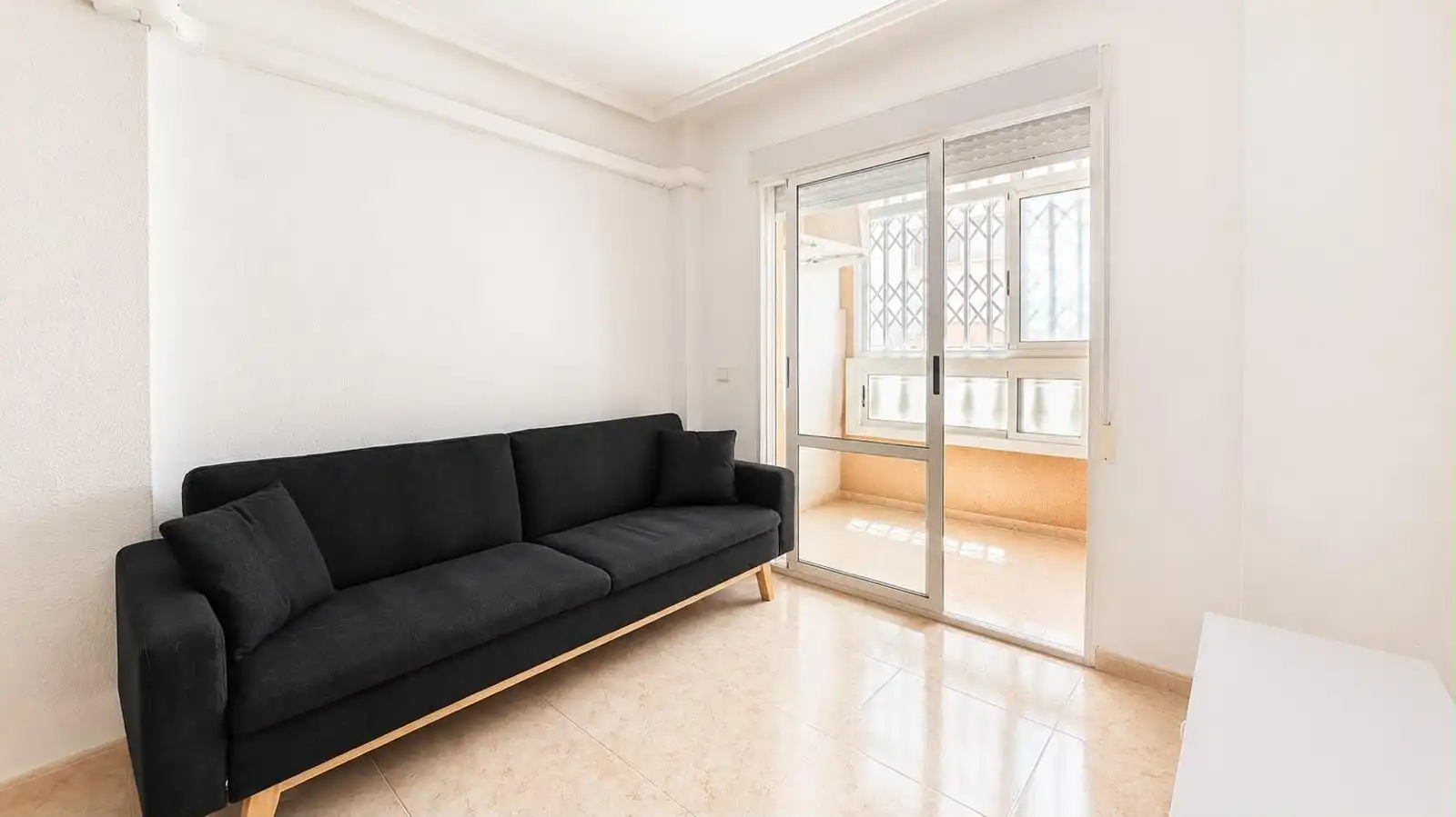 Ground floor for rent in El Molino