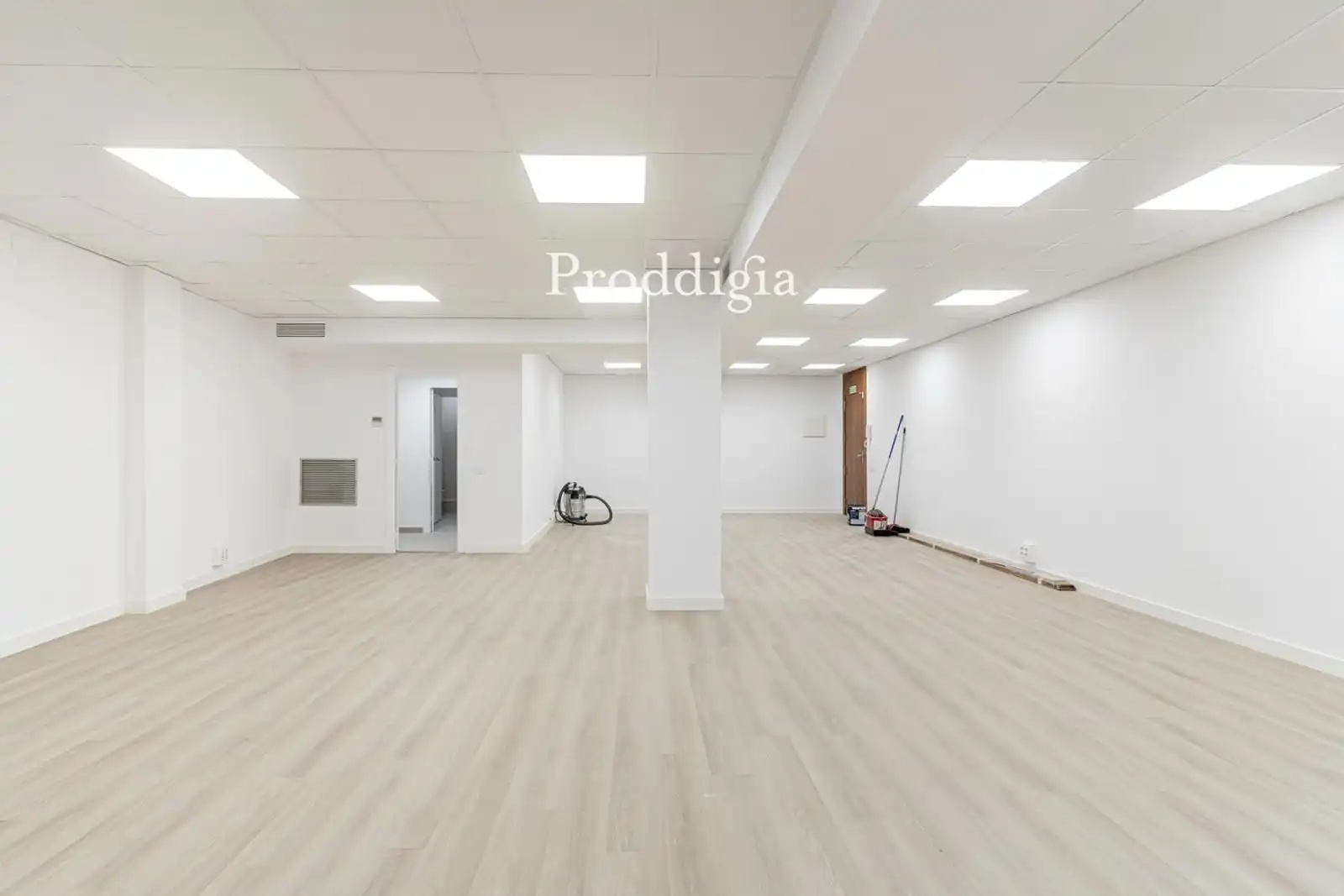 Office for rent in Barcelona  with Air Conditioner, Heating and Alarm