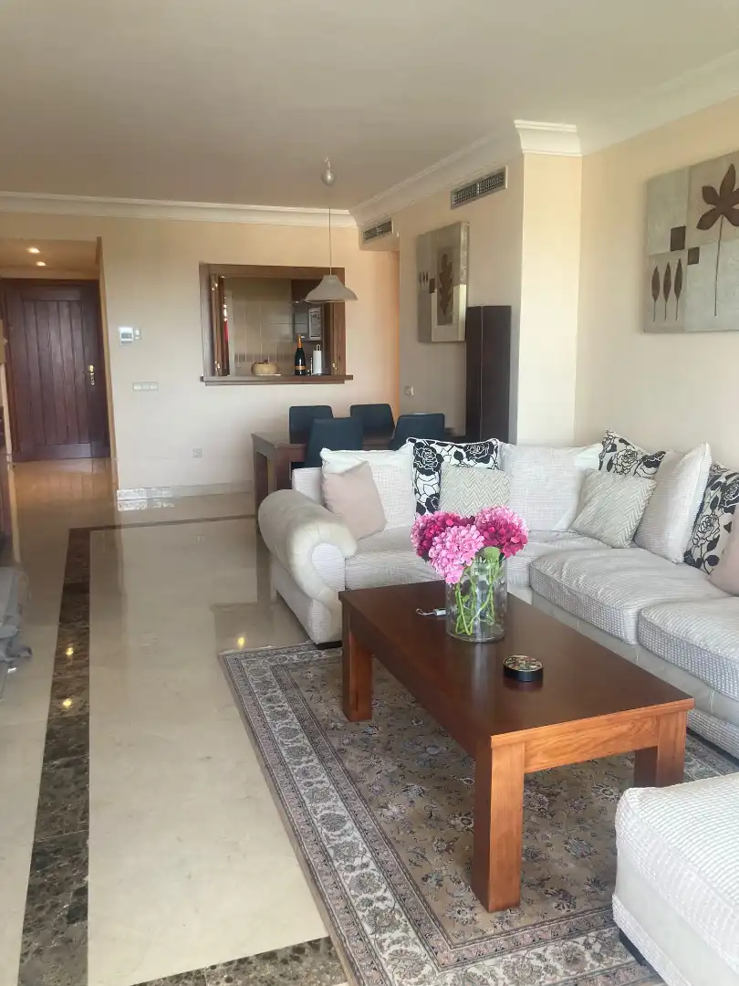 Wohnzimmer von Wohnungen zum Verkauf in Benahavís mit Terrasse und Möbliert