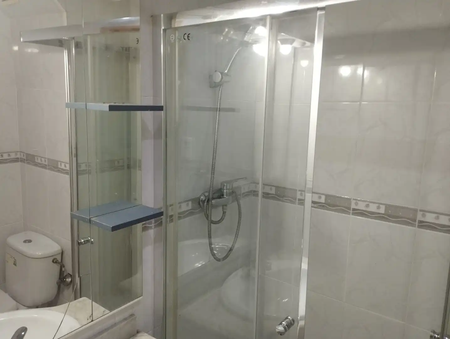 Bathroom of Flat for sale in Zaragoza  with Heating, Parquet flooring and Furnished
