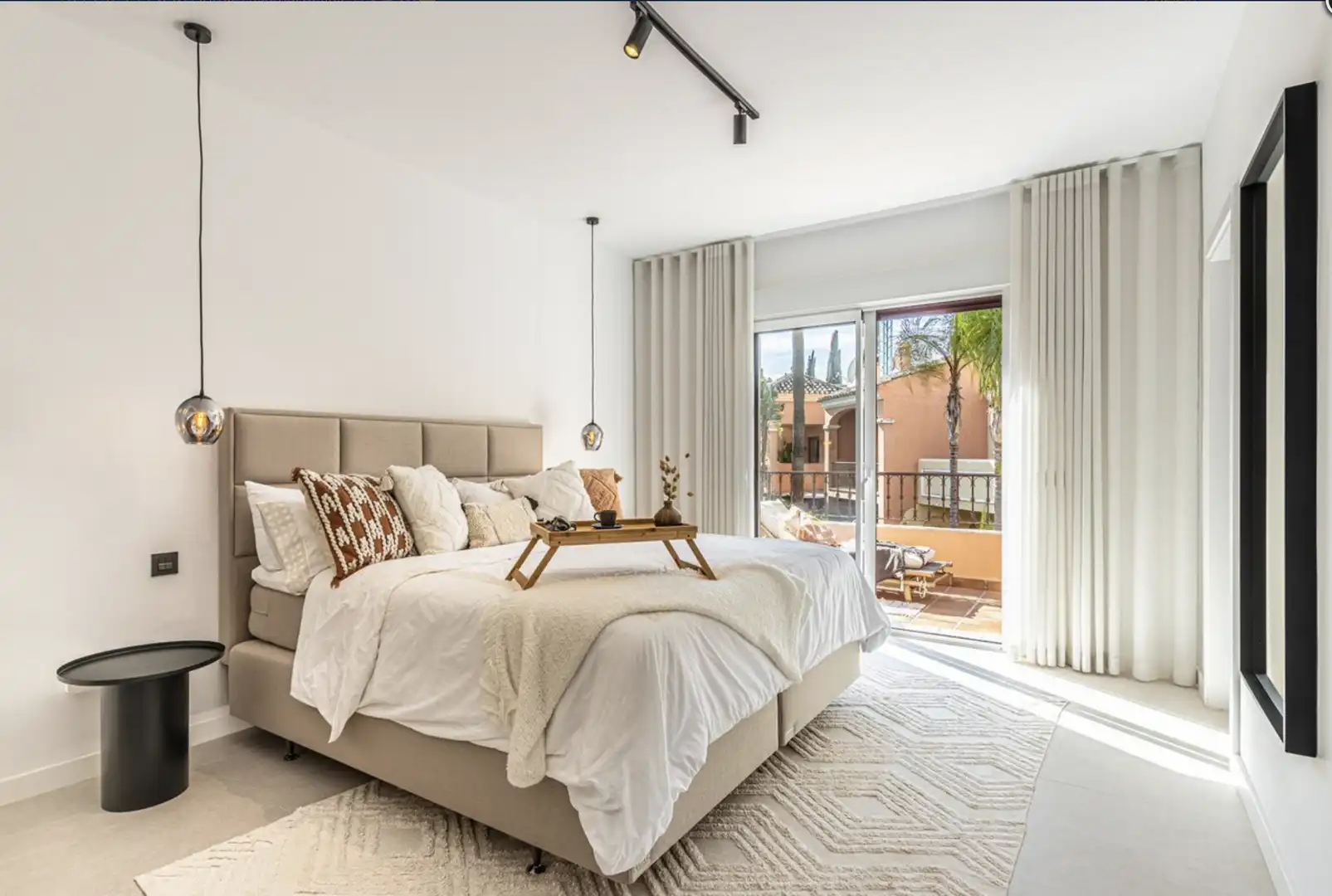 Dormitori de Casa adosada de lloguer en Marbella amb Aire condicionat, Terrassa i Moblat
