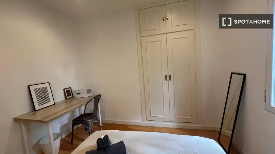 Bedroom of Flat for rent in Madrid  with Air Conditioner, Heating and Furnished