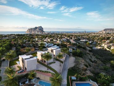 Villa con piscina in vendita a Carrió - La Merced - Los Pinos