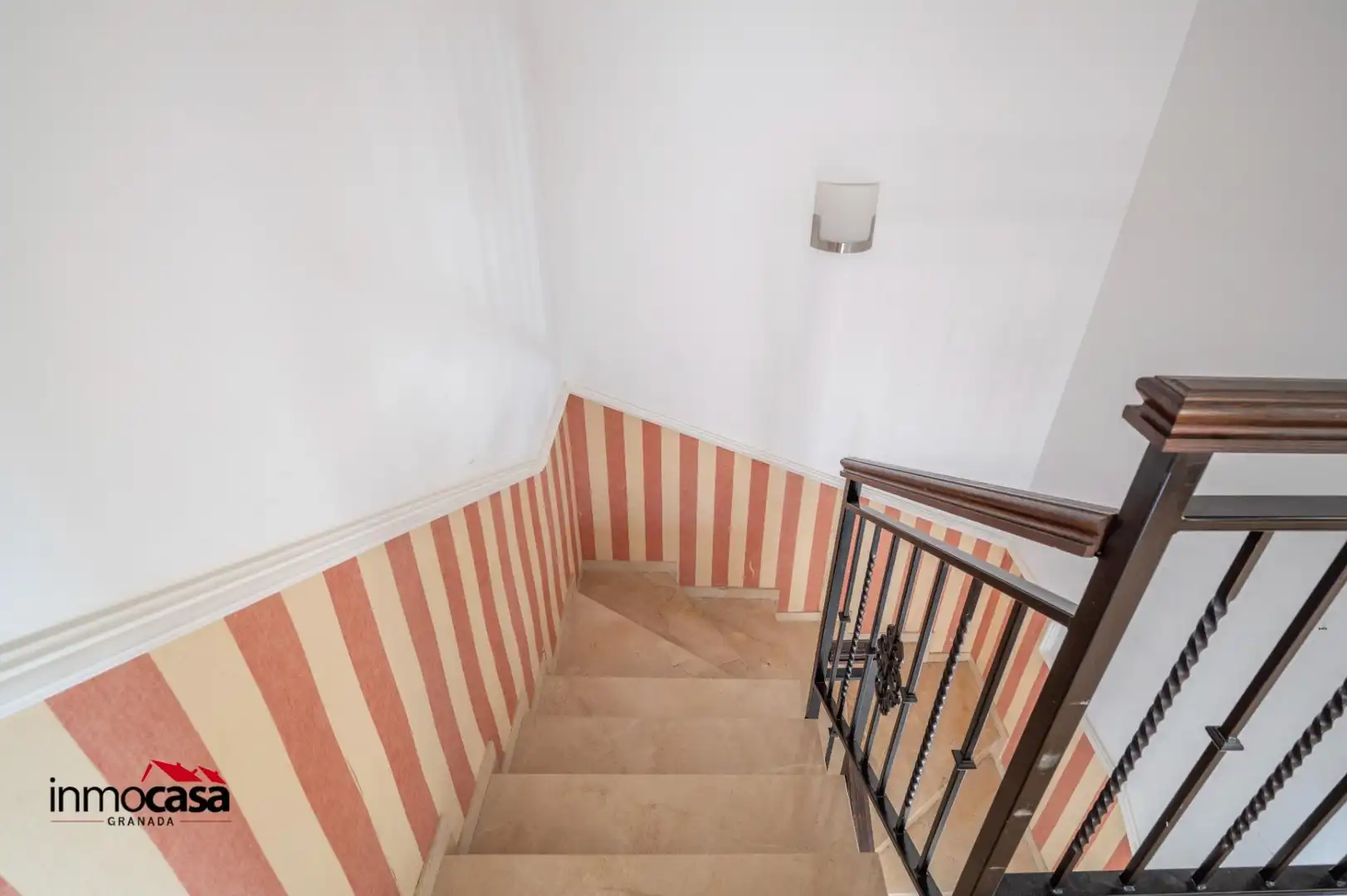 Casa adosada en venta en Ogíjares con Calefacción, Amueblado y Balcón