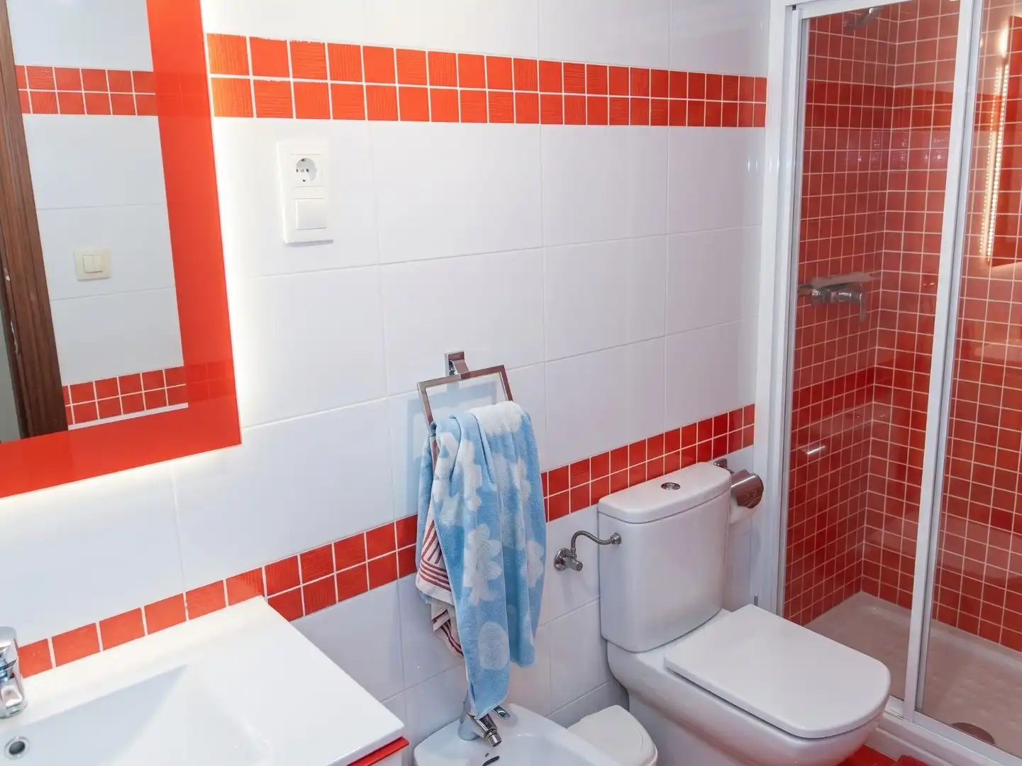 Bathroom of Flat for rent in Granada  with Air Conditioner, Heating and Furnished