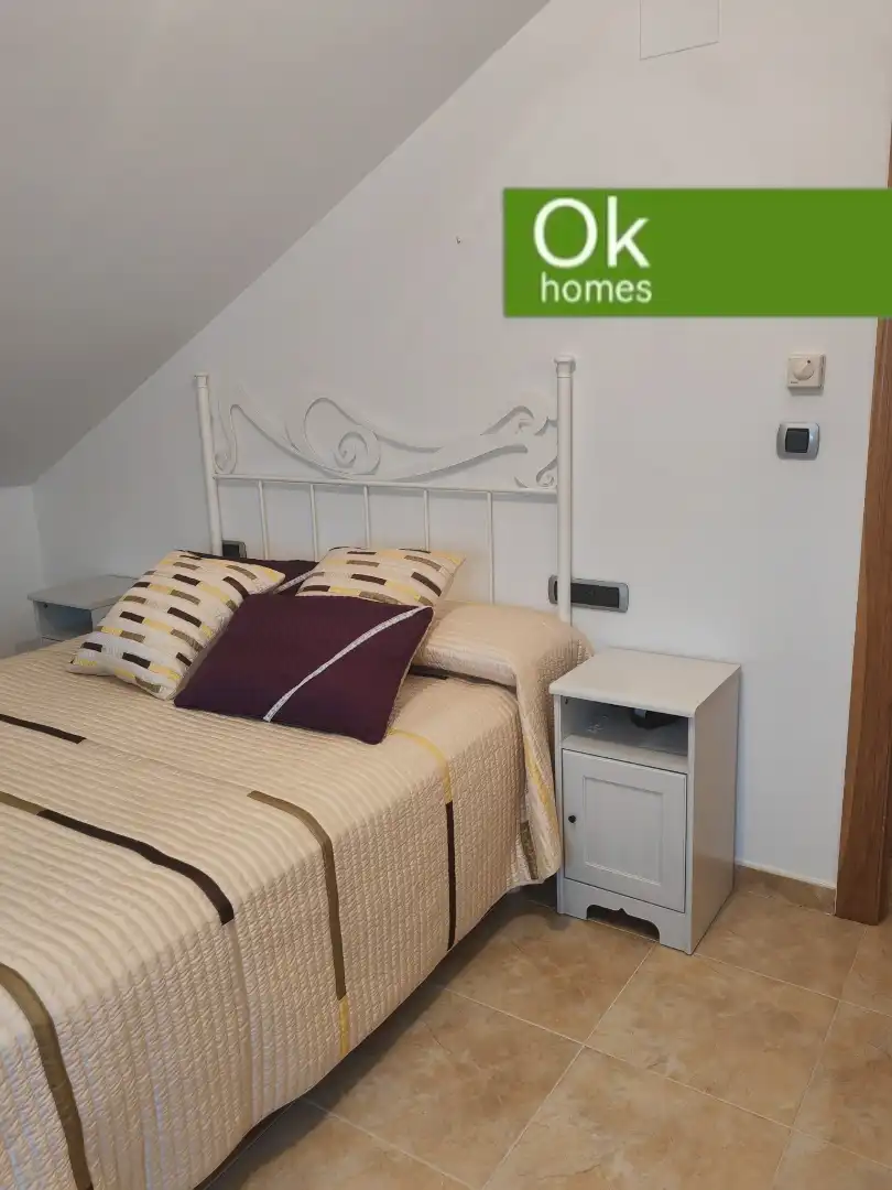 Dormitori de Casa o xalet en venda en Melide amb Calefacció, Jardí privat i Parquet