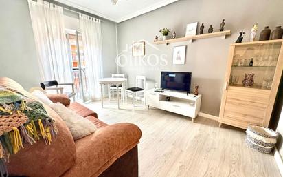 Living room of Flat for sale in Salamanca Capital  with Heating and Parquet flooring