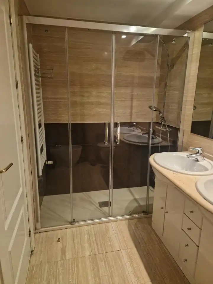 Baño de Piso en venta en Madrid con Aire acondicionado, Calefacción y Terraza