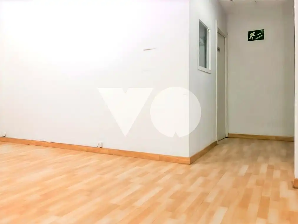 Habitación de Local en venta en Madrid