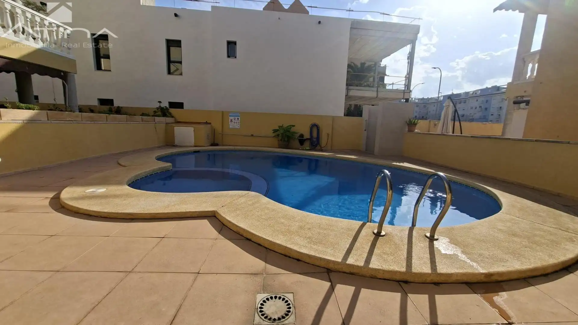 Piscina de Casa adosada en venda en Daimús amb Aire condicionat, Calefacció i Terrassa