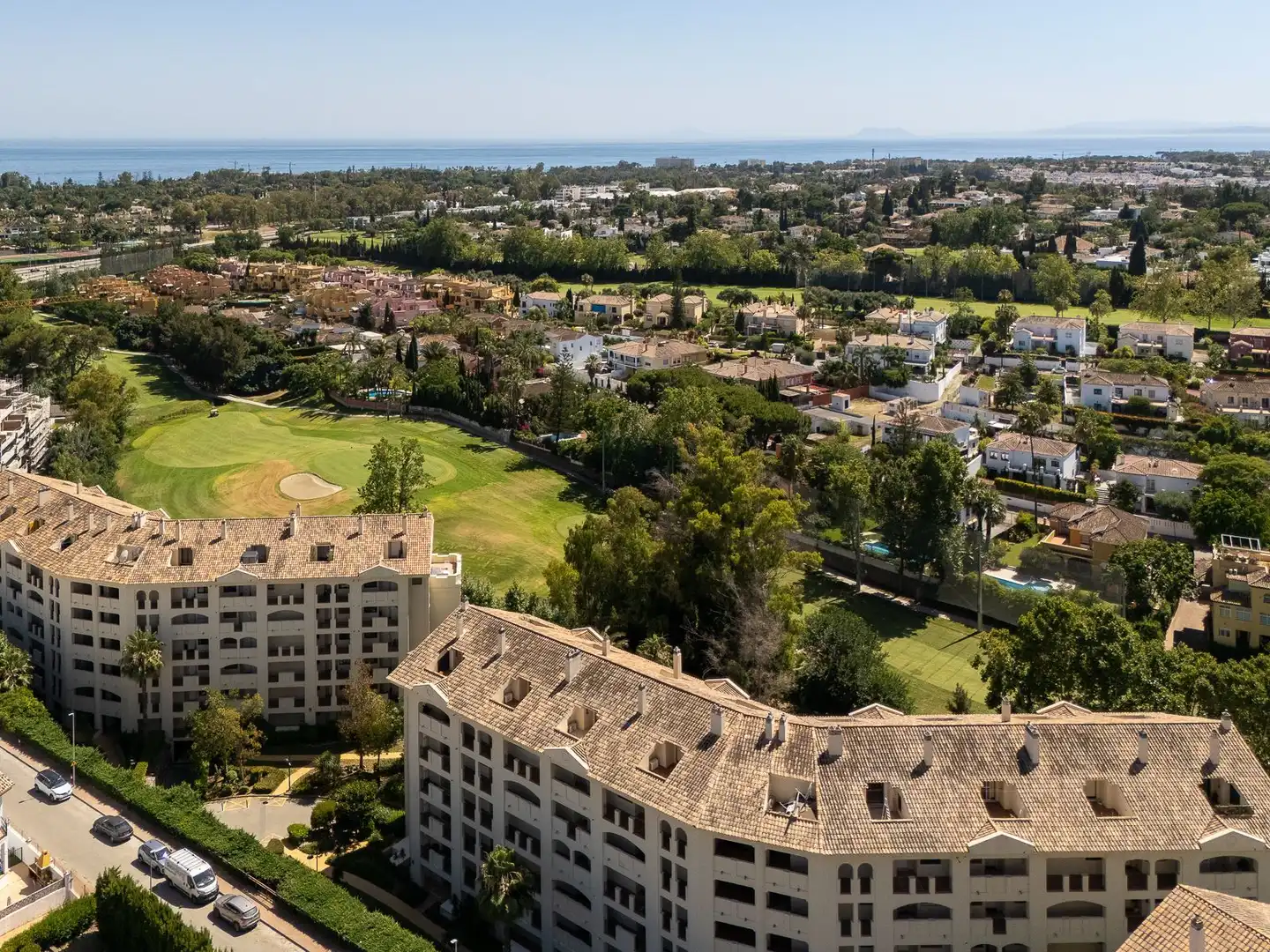 Vista exterior de Pis en venda en Marbella amb Aire condicionat, Terrassa i Traster