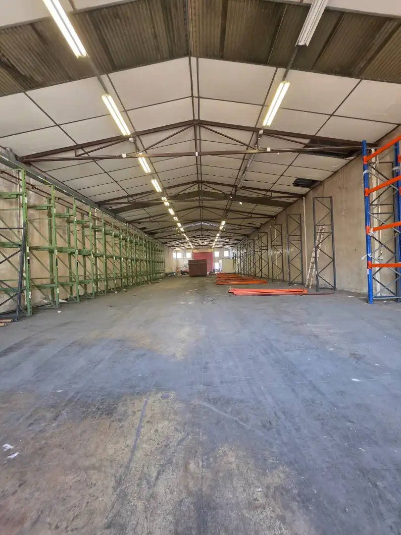 Fabrikhallen zur Miete in Canovelles