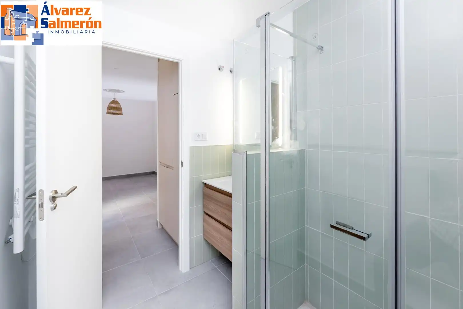 Baño de Piso en venta en Granada con Aire acondicionado, Calefacción y Terraza