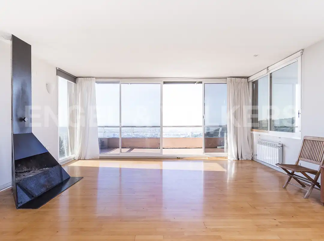Living room of Houses for sale in Barcelona  with Heating, Private garden and Parquet flooring