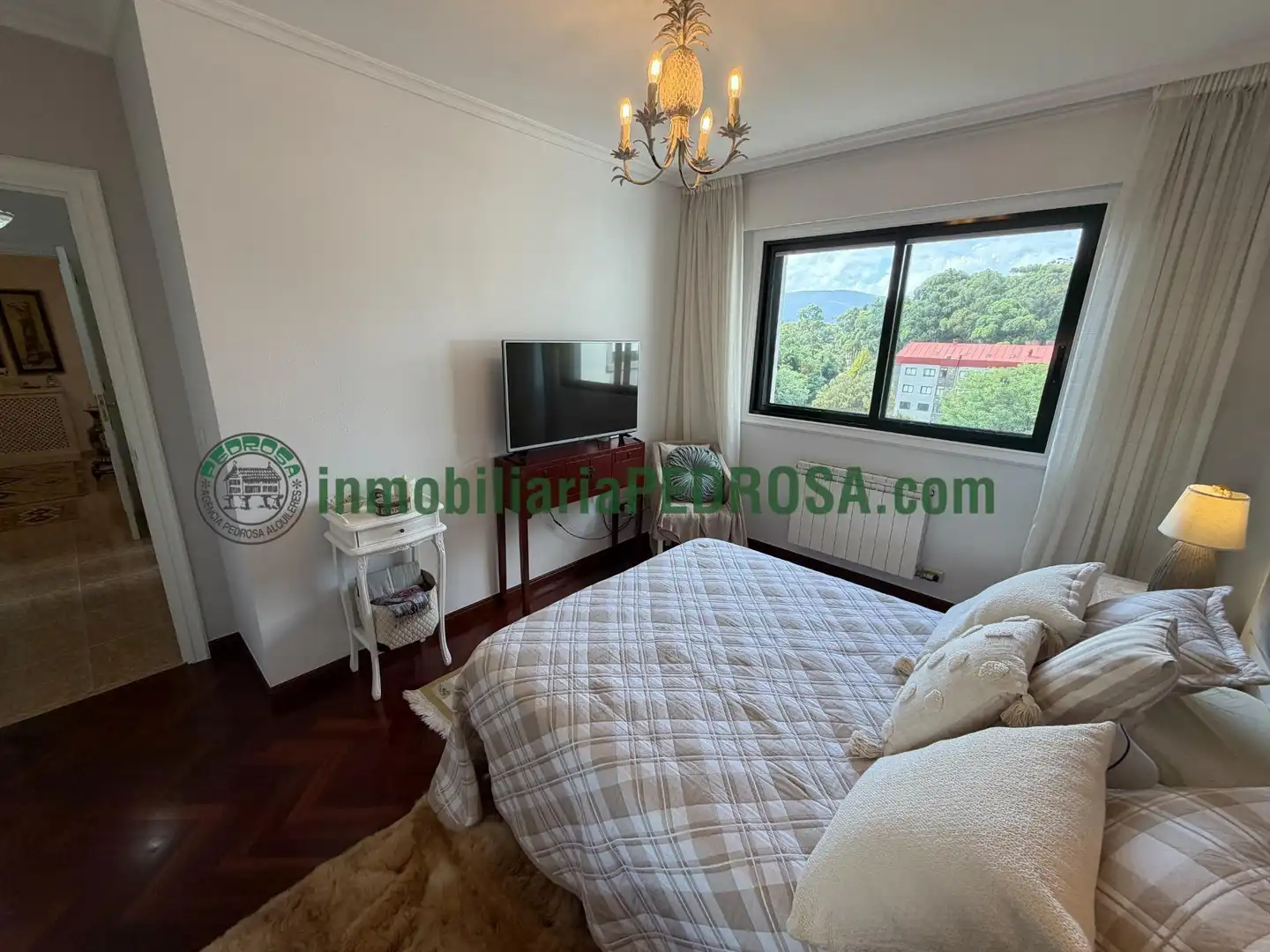 Dormitori de Apartament en venda en Pontevedra Capital  amb Calefacció i Traster