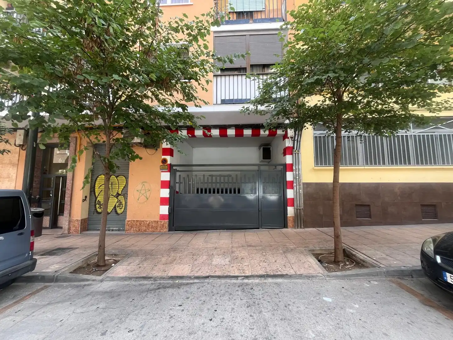 Außenansicht von Garage zum Verkauf in Zaragoza