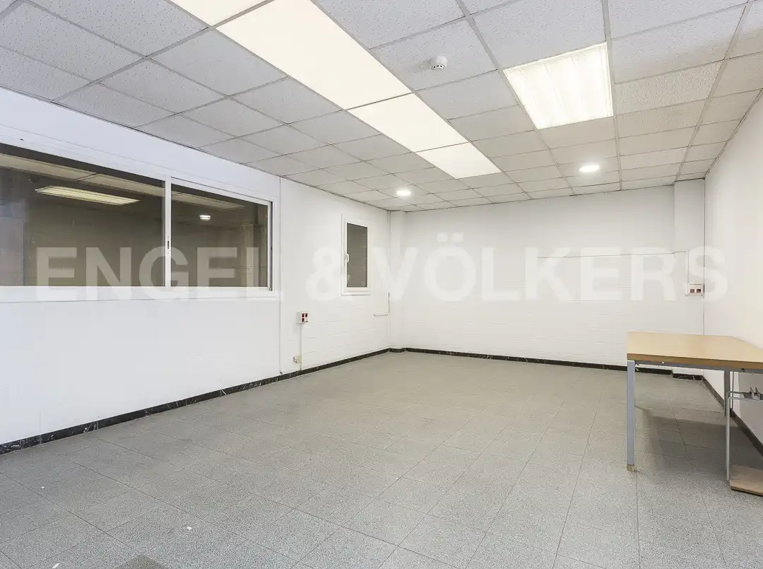 Nau industrial de lloguer en Sant Feliu de Llobregat