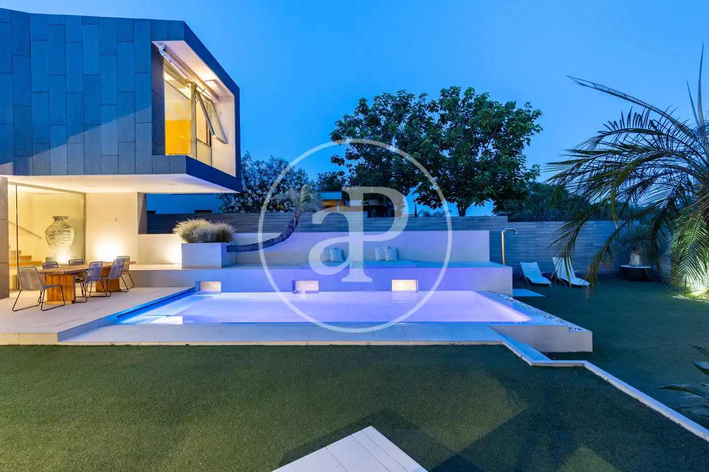 Piscina de Casa o xalet en venda en Sant Cugat del Vallès amb Aire condicionat, Calefacció i Jardí privat