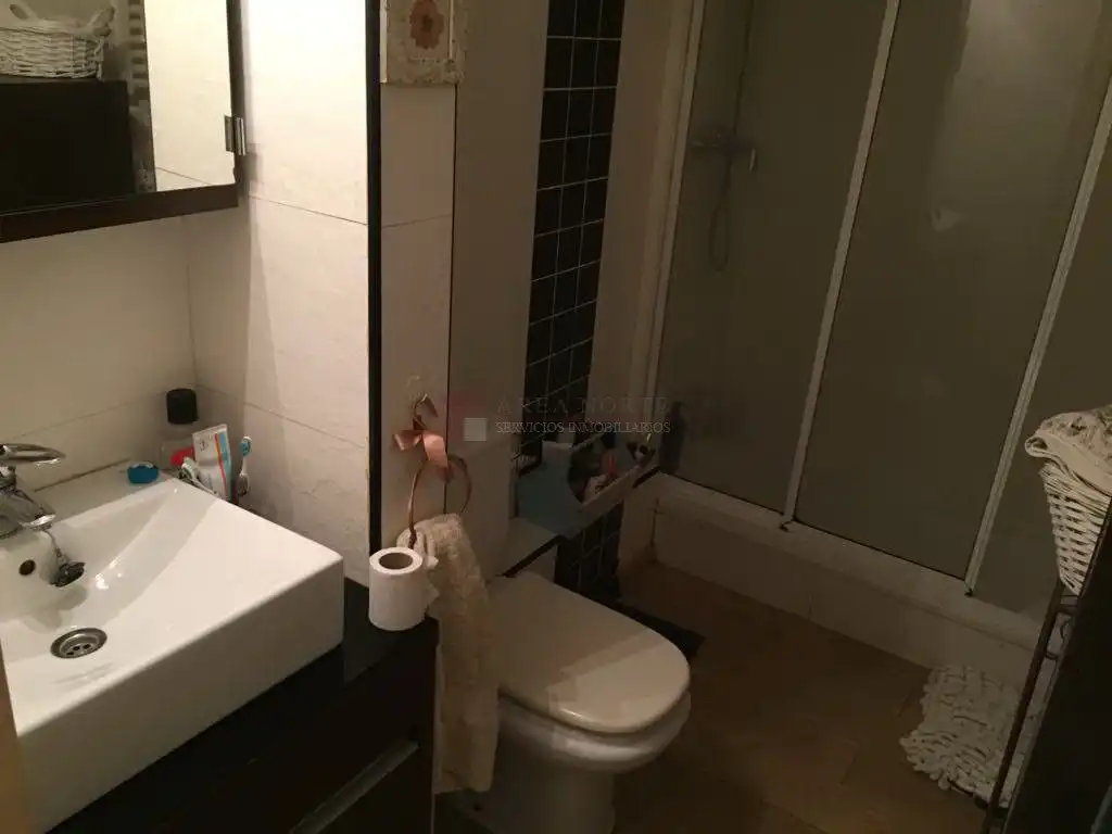Bany de Pis en venda en Vitoria - Gasteiz amb Parquet, Traster i Balcó