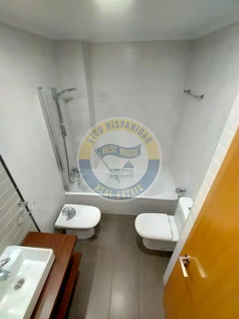Bathroom of Flat for sale in Vigo   with Heating and Storage room
