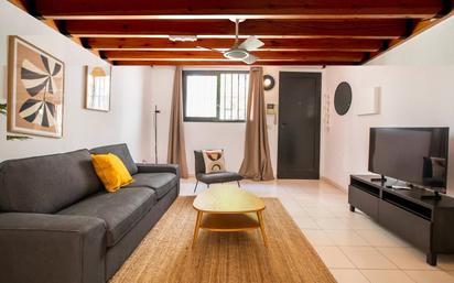 Sala d'estar de Dúplex en venda en  Barcelona Capital amb Jardí privat, Terrassa i Traster