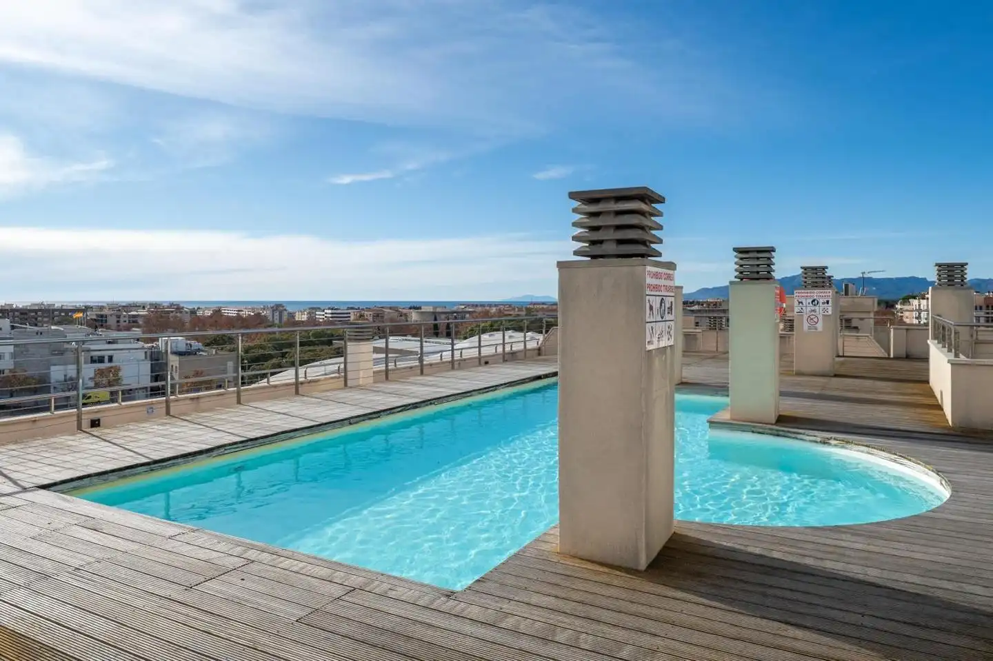 Piscina de Piso en venta en Cambrils con Terraza, Amueblado y Piscina comunitaria