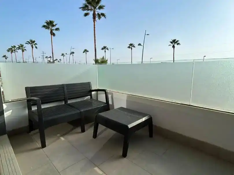 Terrasse von Wohnung zur Miete in Dos Hermanas mit Klimaanlage, Terrasse und Balkon
