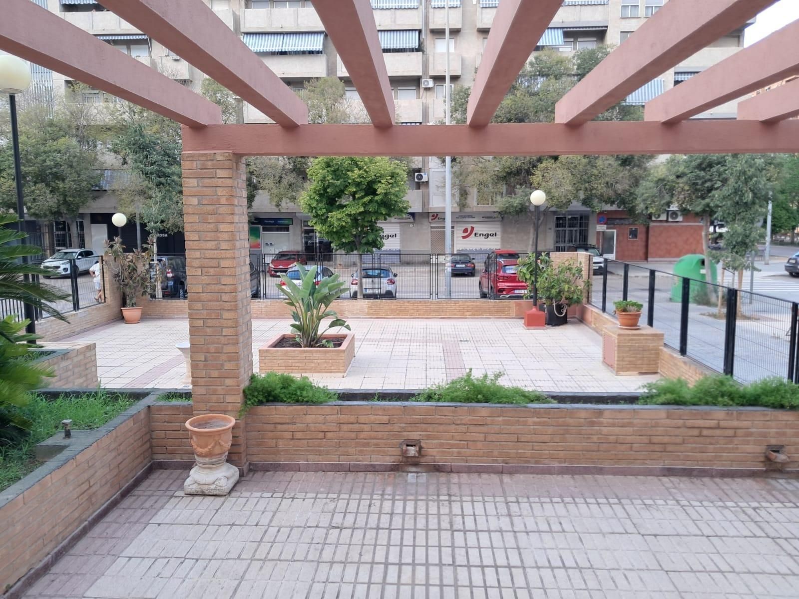 Terraza de Piso de alquiler en  Valencia Capital con Aire acondicionado, Calefacción y Jardín privado