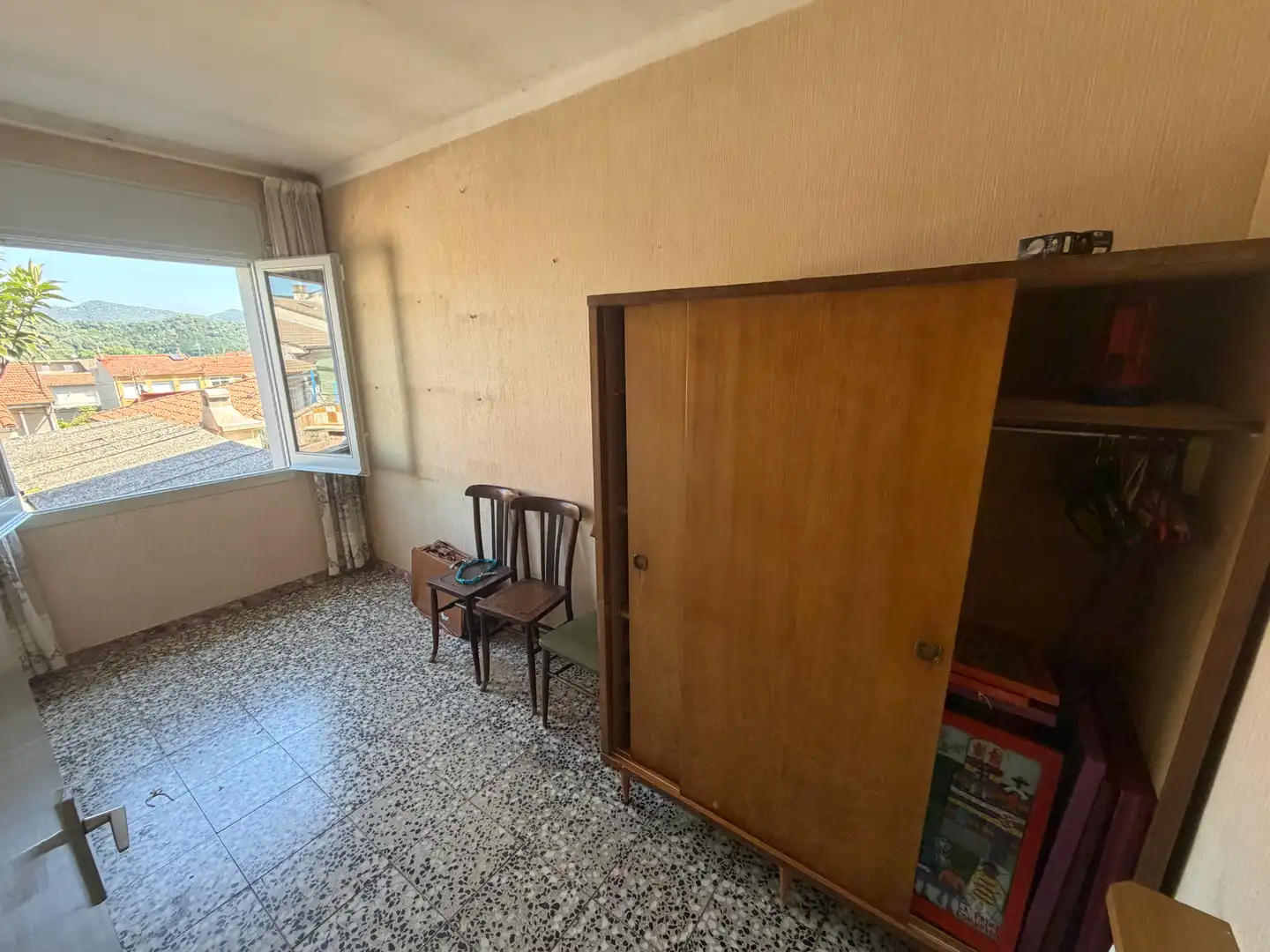 Dormitori de Casa adosada en venda en Olot amb Terrassa i Traster