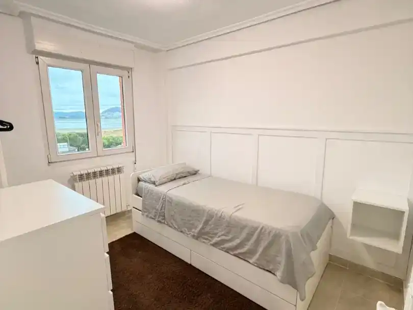 Schlafzimmer von Wohnung zur Miete in Laredo mit Privatgarten und Möbliert