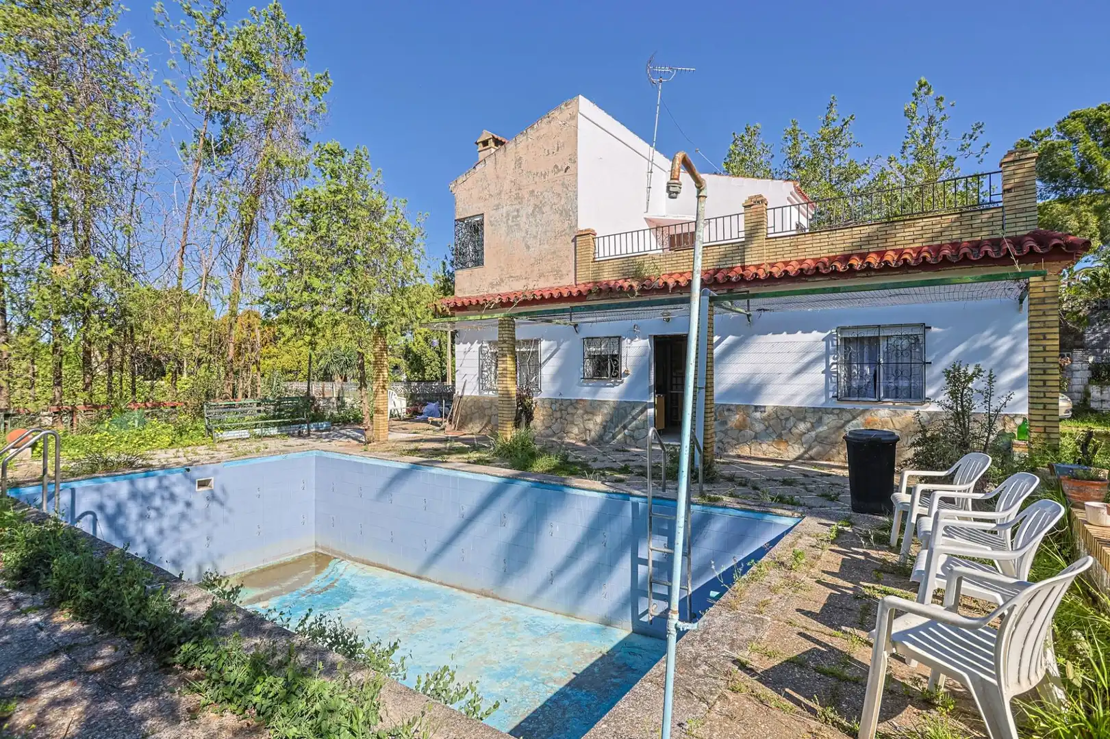 Piscina de Casa o xalet en venda en Sanlúcar la Mayor amb Aire condicionat i Piscina