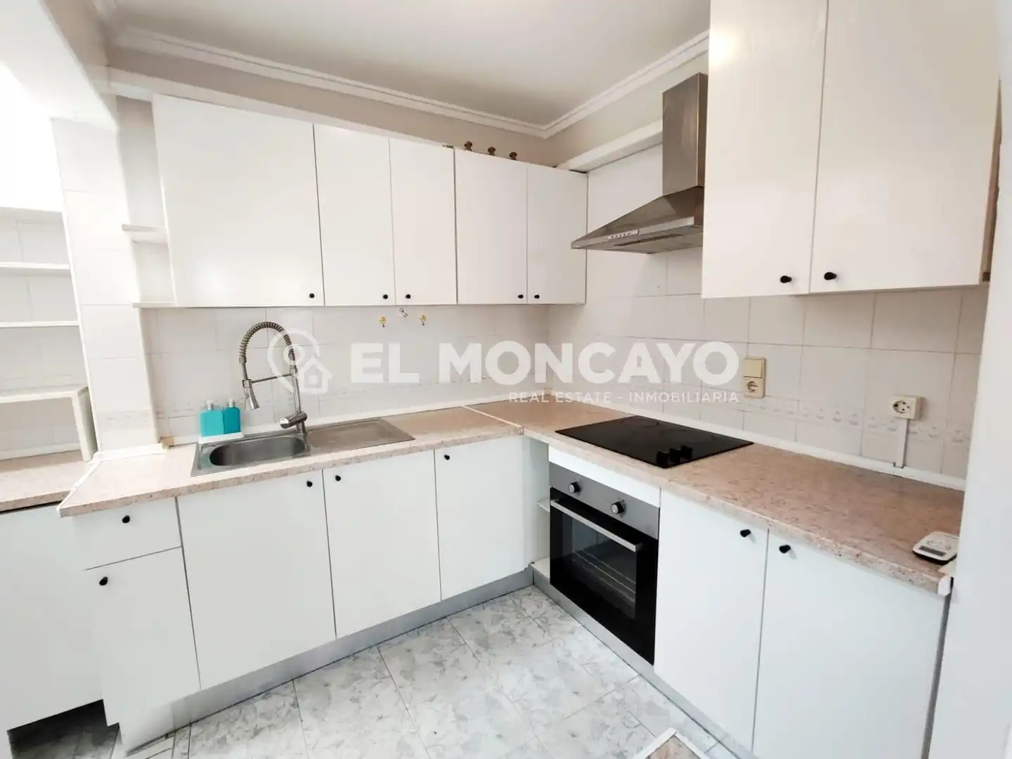 Cuina de Casa o xalet en venda en Orihuela amb Aire condicionat, Calefacció i Jardí privat