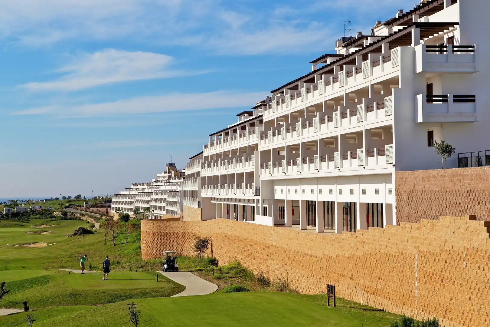 Vista exterior de Apartament en venda en Estepona amb Aire condicionat, Terrassa i Piscina