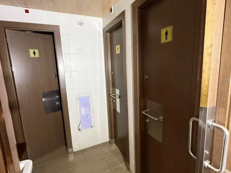 Bany de Local en venda en Barcelona amb Aire condicionat i Calefacció