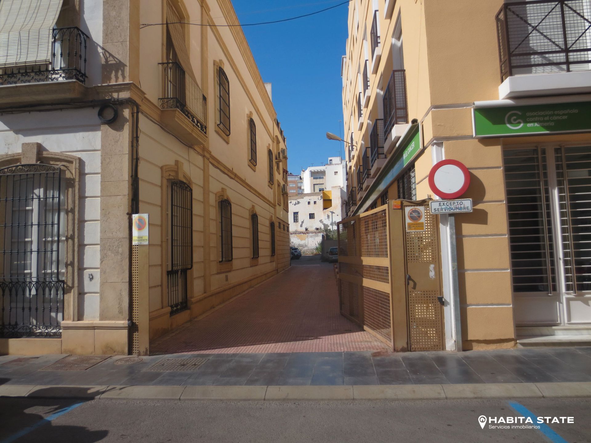 Vista exterior de Garatge en venda en  Almería Capital