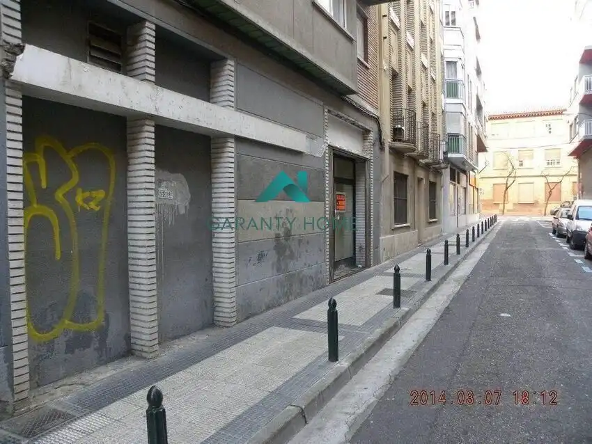 Vista exterior de Local en venda en Zaragoza amb Aire condicionat