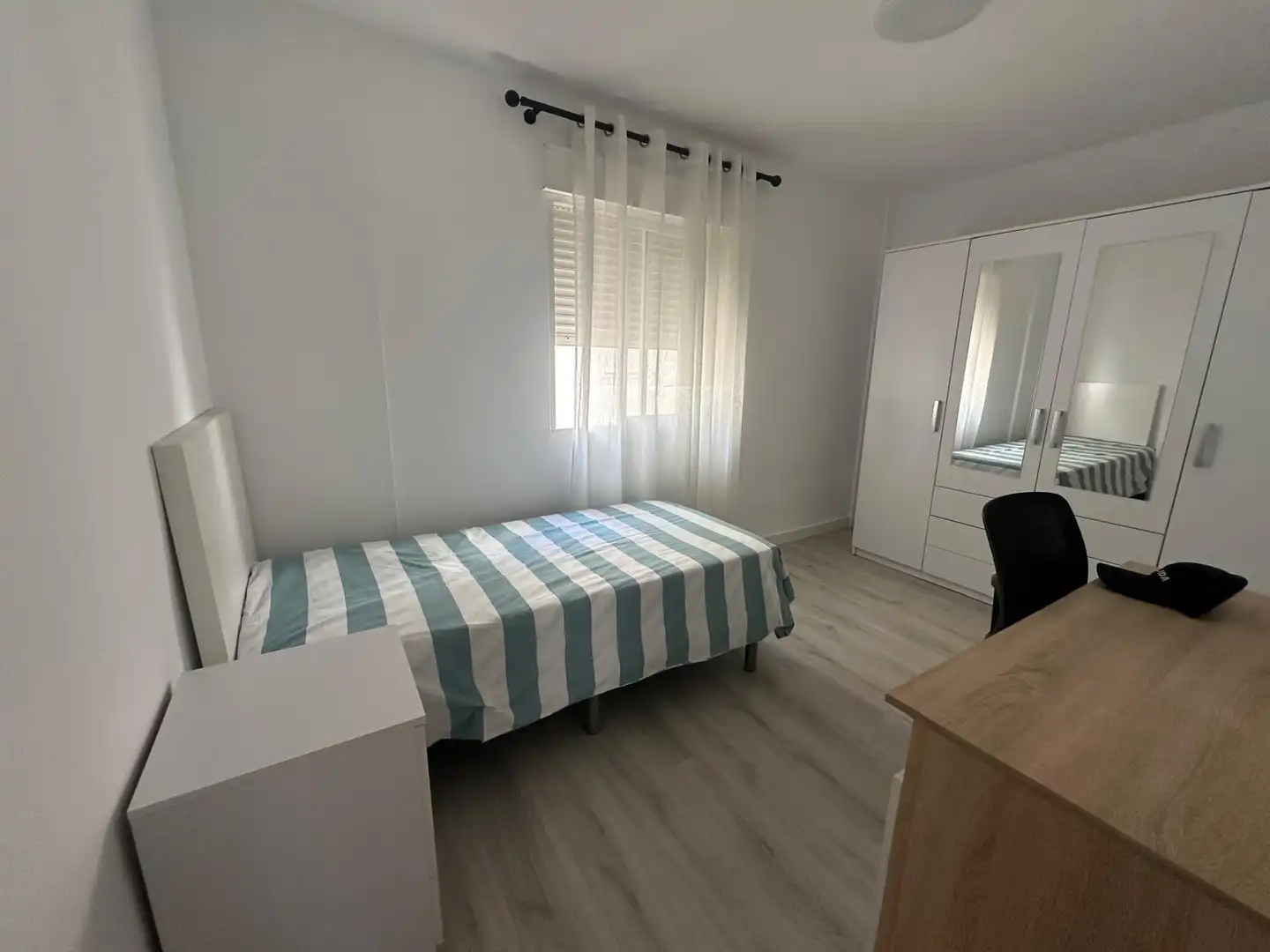 Schlafzimmer von Wohnung zur Miete in Granada mit Klimaanlage