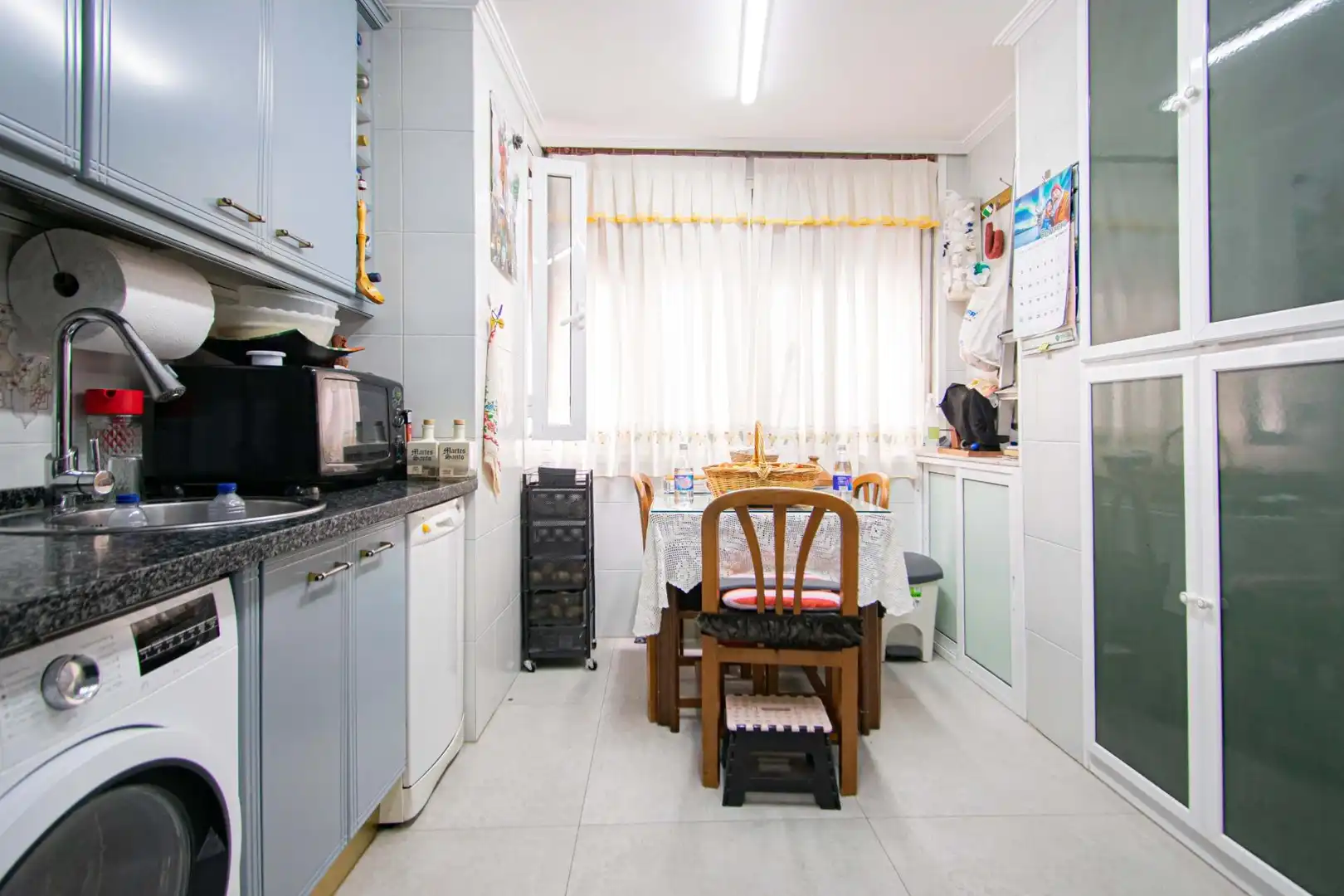 Kitchen of Flat for sale in  Sevilla Capital  with Air Conditioner and Balcony