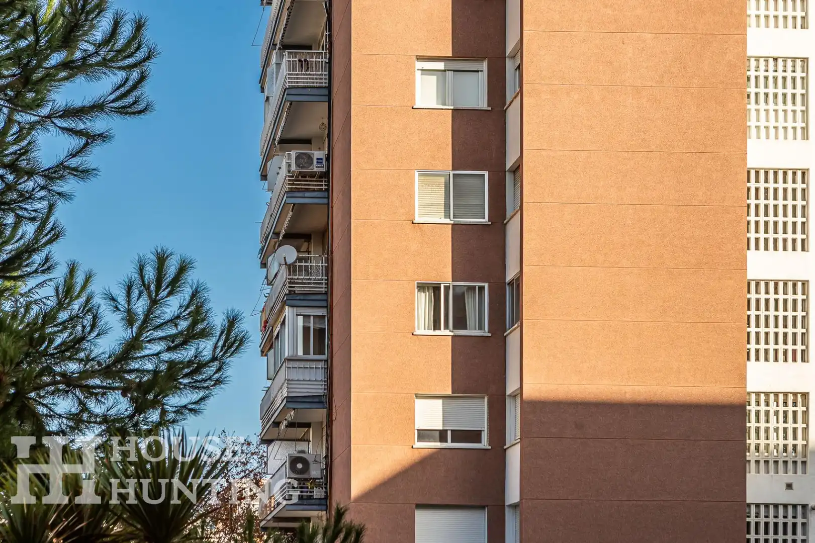 Vista exterior de Piso en venta en Madrid con Calefacción