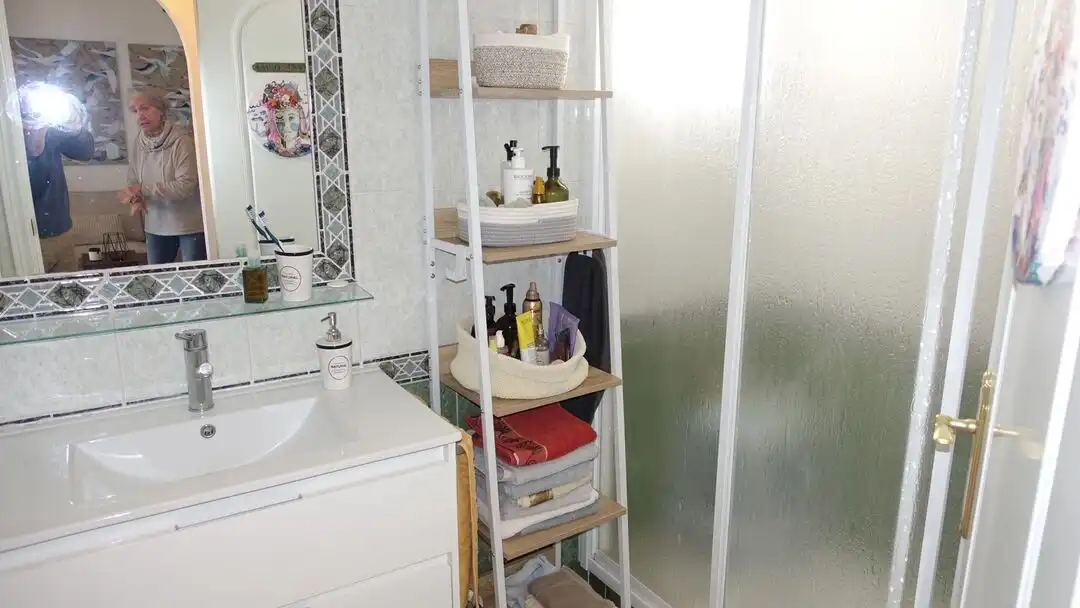 Baño de Piso en venta en Guardamar del Segura con Aire acondicionado, Terraza y Piscina