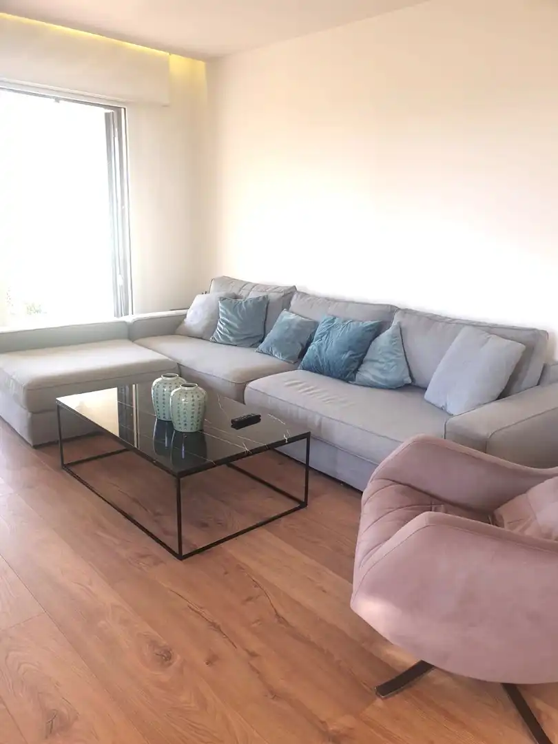 Sala d'estar de Casa adosada de lloguer en Sotogrande amb Aire condicionat, Jardí privat i Piscina