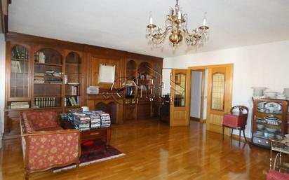 Sala d'estar de Pis en venda en Alcalá de Henares amb Aire condicionat, Calefacció i Parquet