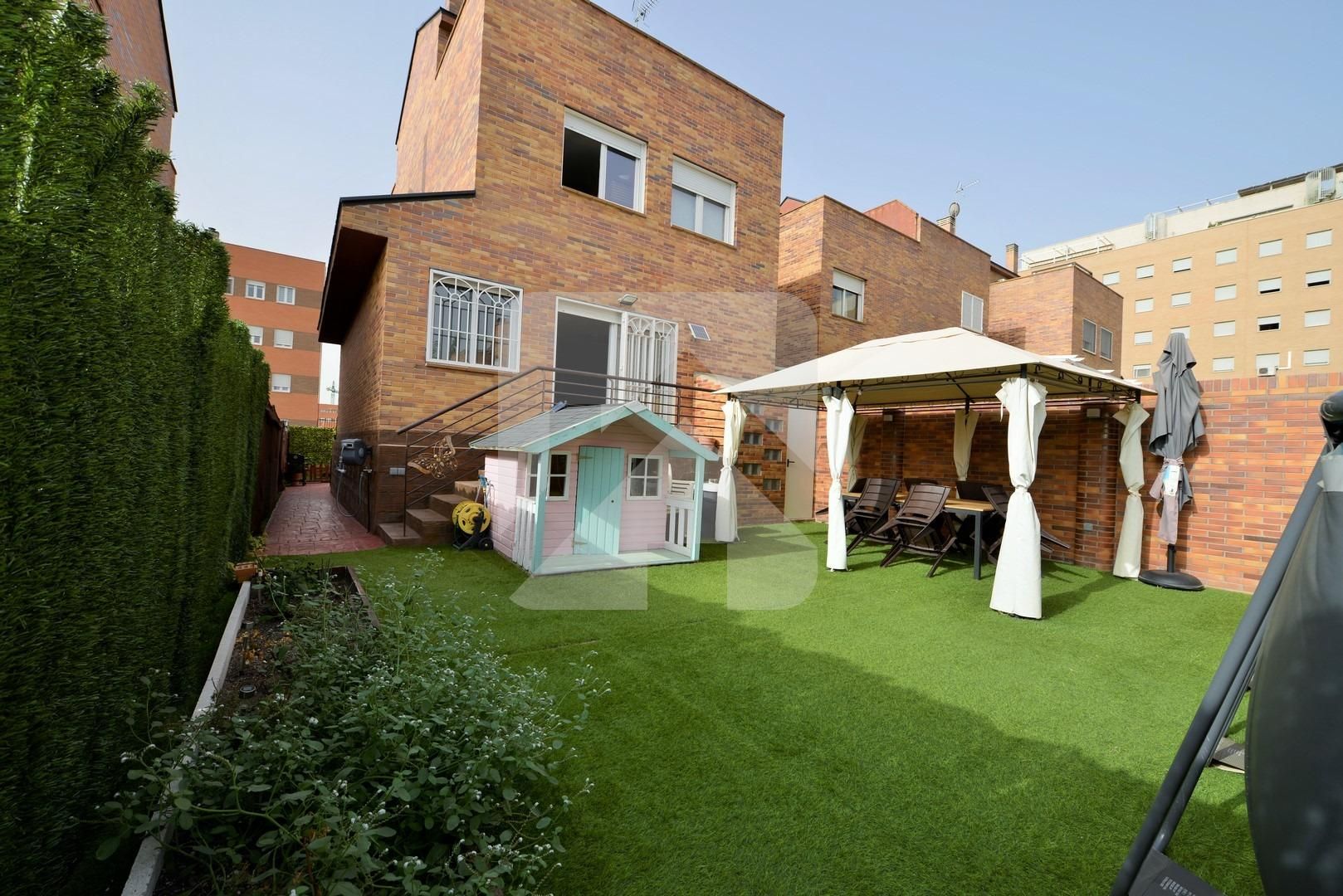 Garden of Single-family semi-detached for sale in Valdemoro  with Air Conditioner and Heating