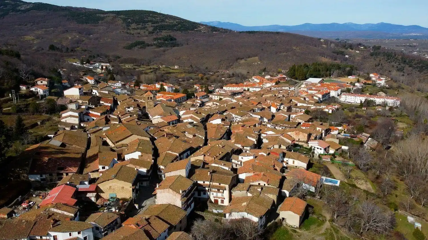 Vista exterior de Finca rústica en venda en Candelario amb Calefacció, Jardí privat i Terrassa