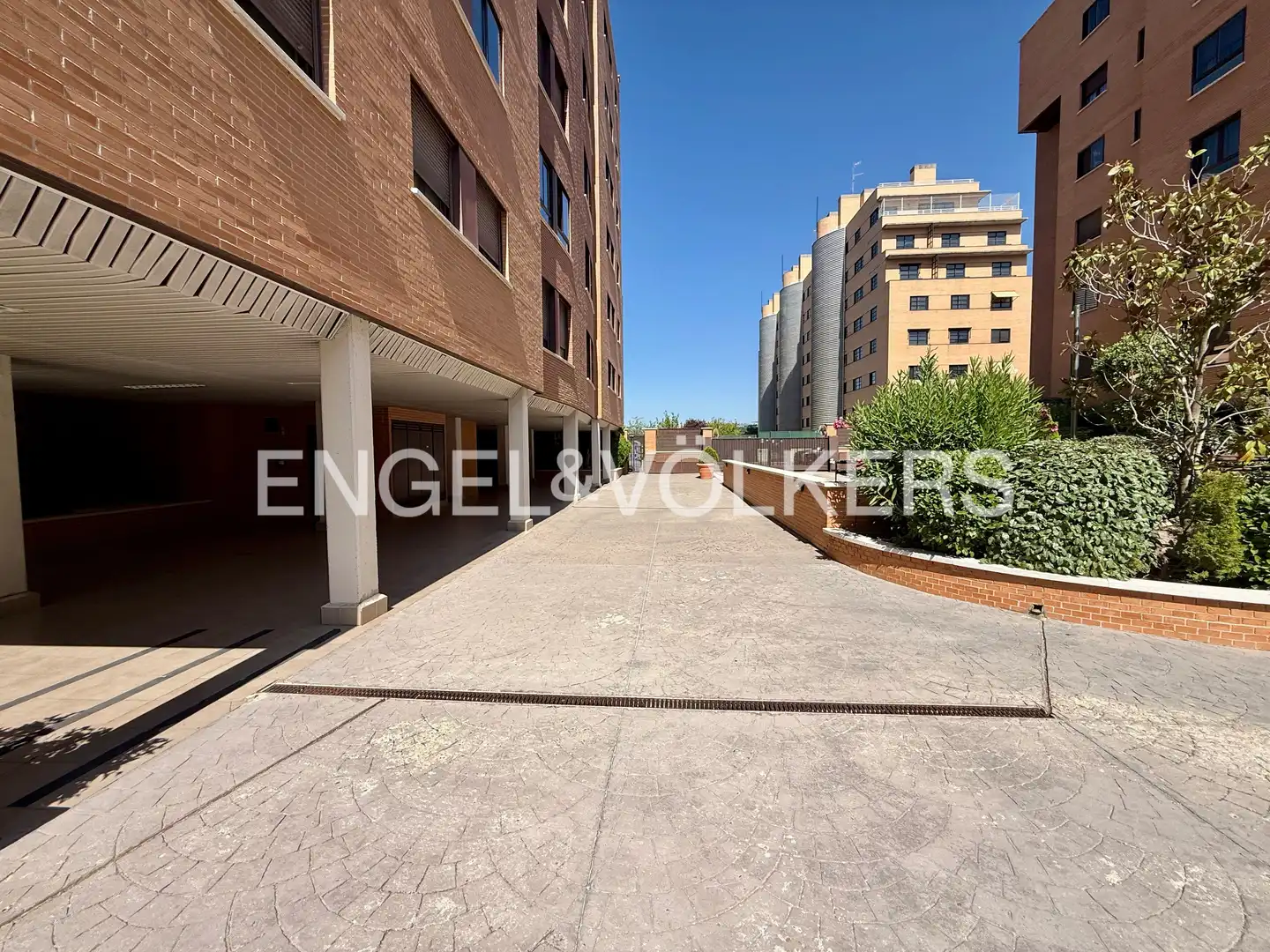 Vista exterior de Piso de alquiler en Madrid con Aire acondicionado, Calefacción y Piscina